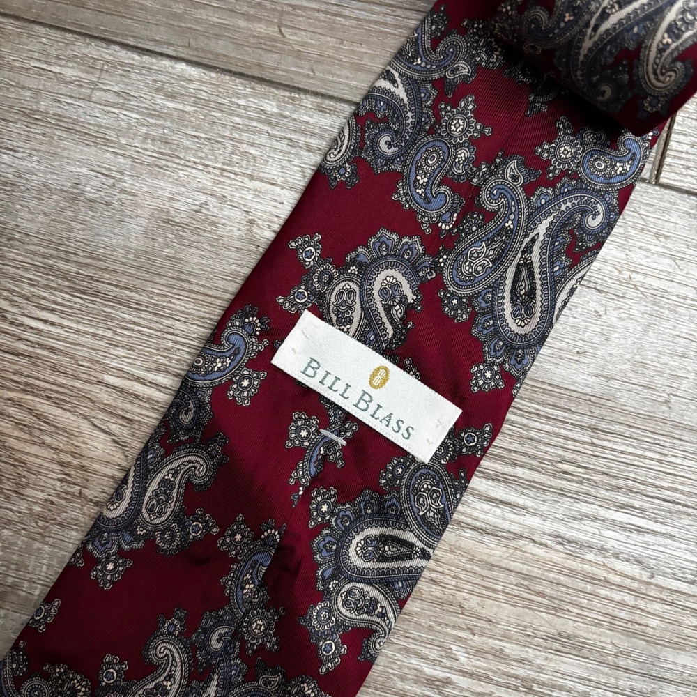 Bill Blass Men's Necktie Dark Red Floral Pattern 100% Silk - Picture 4 of 7